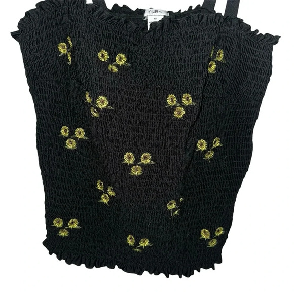 Rue21 soft floral crop top (F16) - Picture 2 of 5